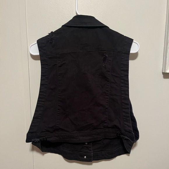 Black RWH brand black destructed denim vest from Buckle - Picture 2 of 3